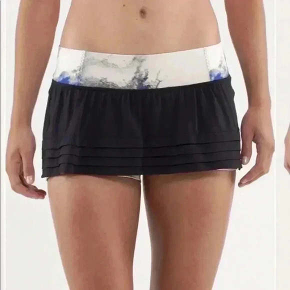 Lululemon Breath of Fire Athletic Skirt Black Milky Way Print Pleated Size 2 - Picture 3 of 11